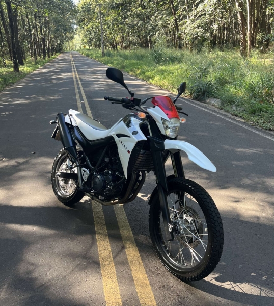 XT 660 + IPHONE 16 PRO MAX