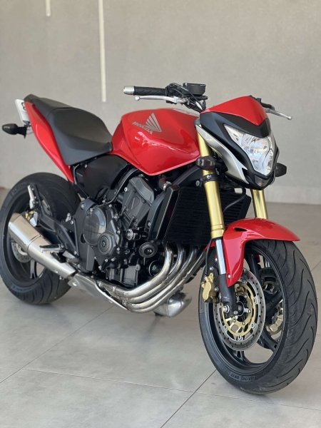 HORNET VERMELHA 